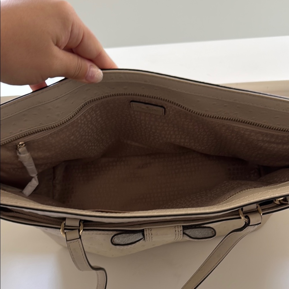 Elegant Kate Spade Cream Tote Bag - Picture 6 of 7